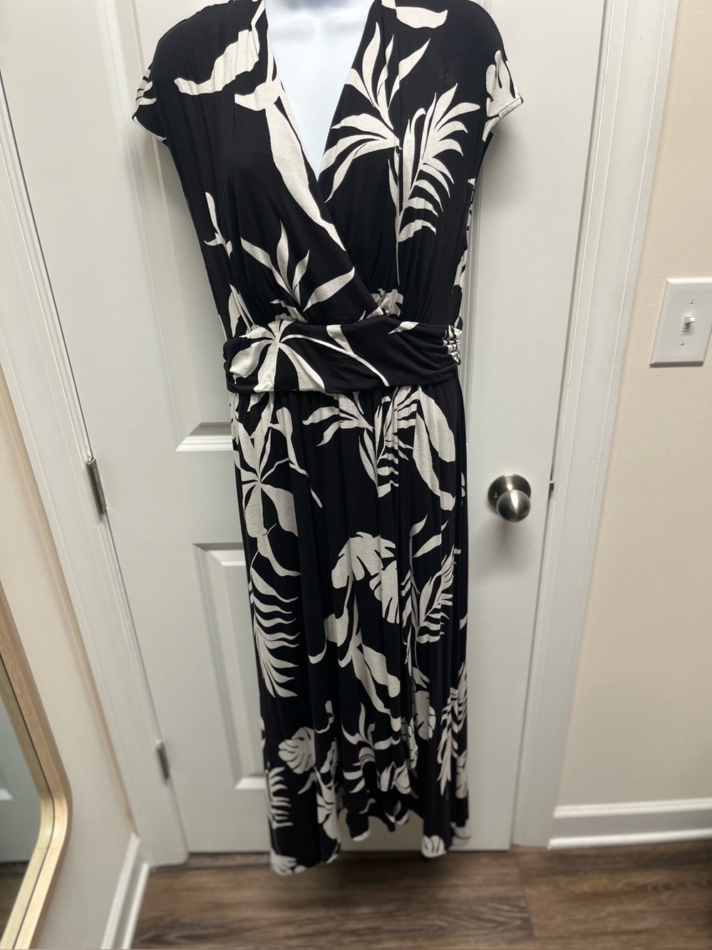 SOMA Tropical Palm Print Faux Wrap Maxi Dress Black White Rayon Spandex Large
